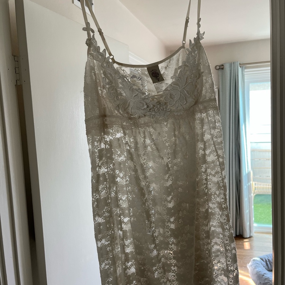 Elegant White Lace Chemise